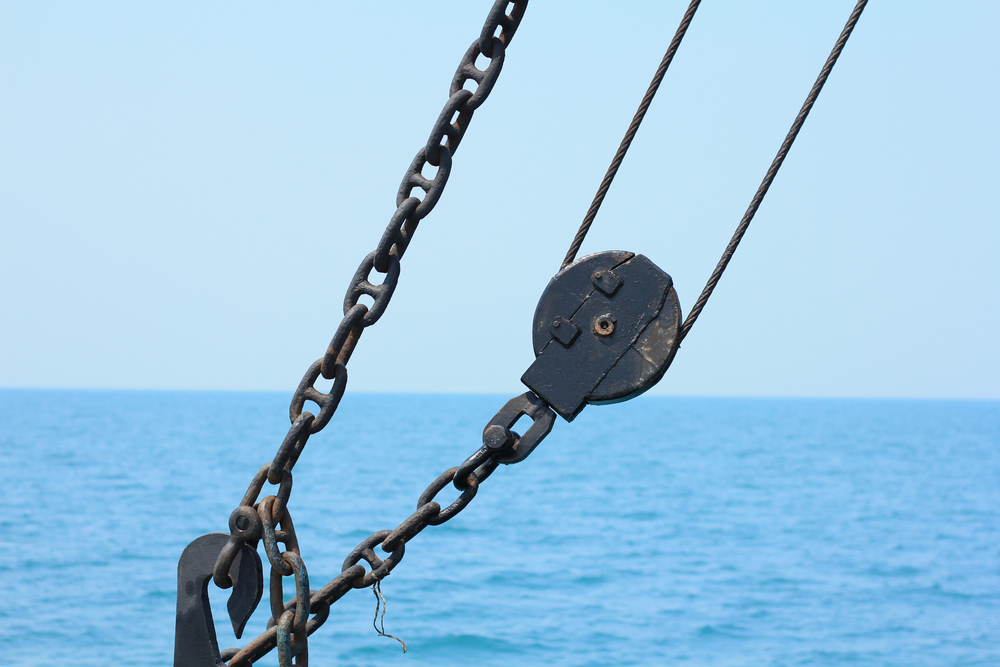 lifting gear (44)